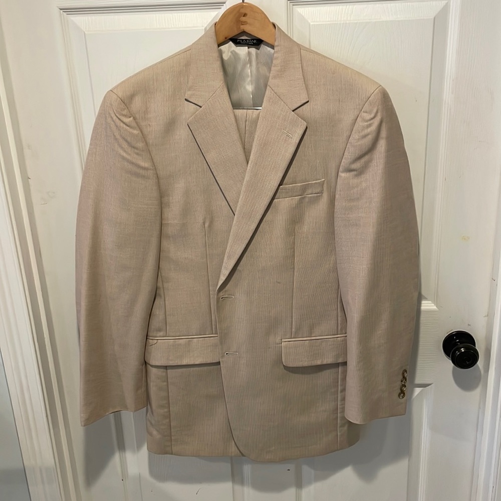 Mens 42L Summer weight suit. 57% cotton, 43% wool.